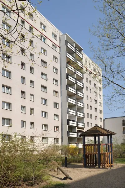 Frisch renovierte 2-Zimmer Wohnung in der Nähe der Gärten der Welt — photo 1